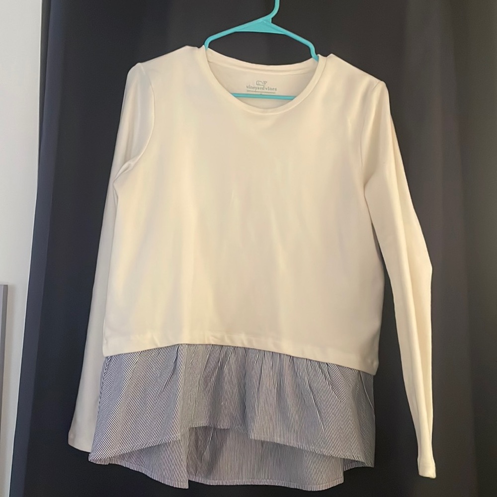 Gently worn Vineyard Vines mixed media white sweater